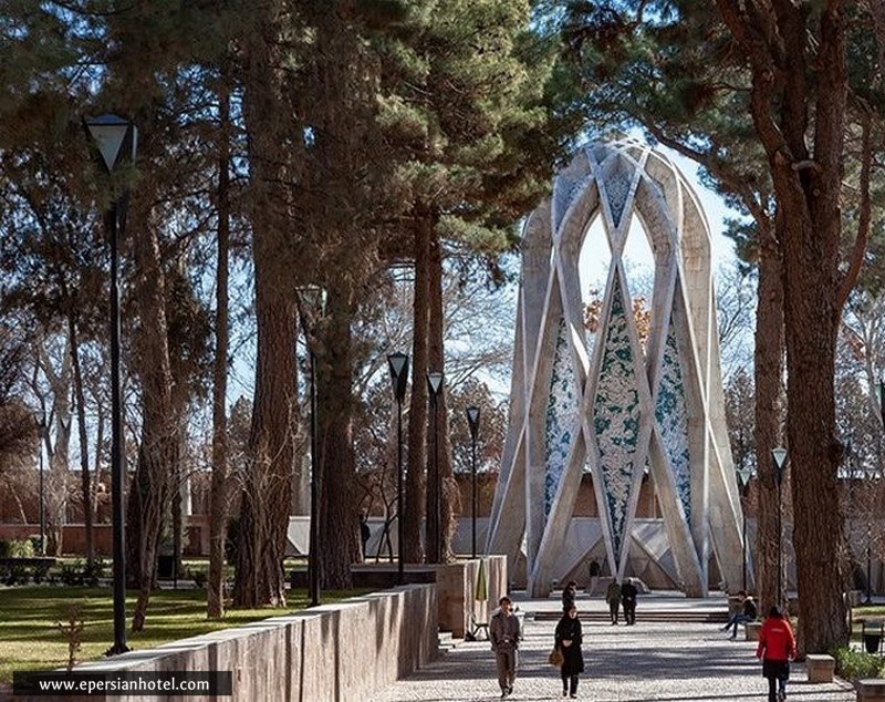 محوطه آرامگاه خیام